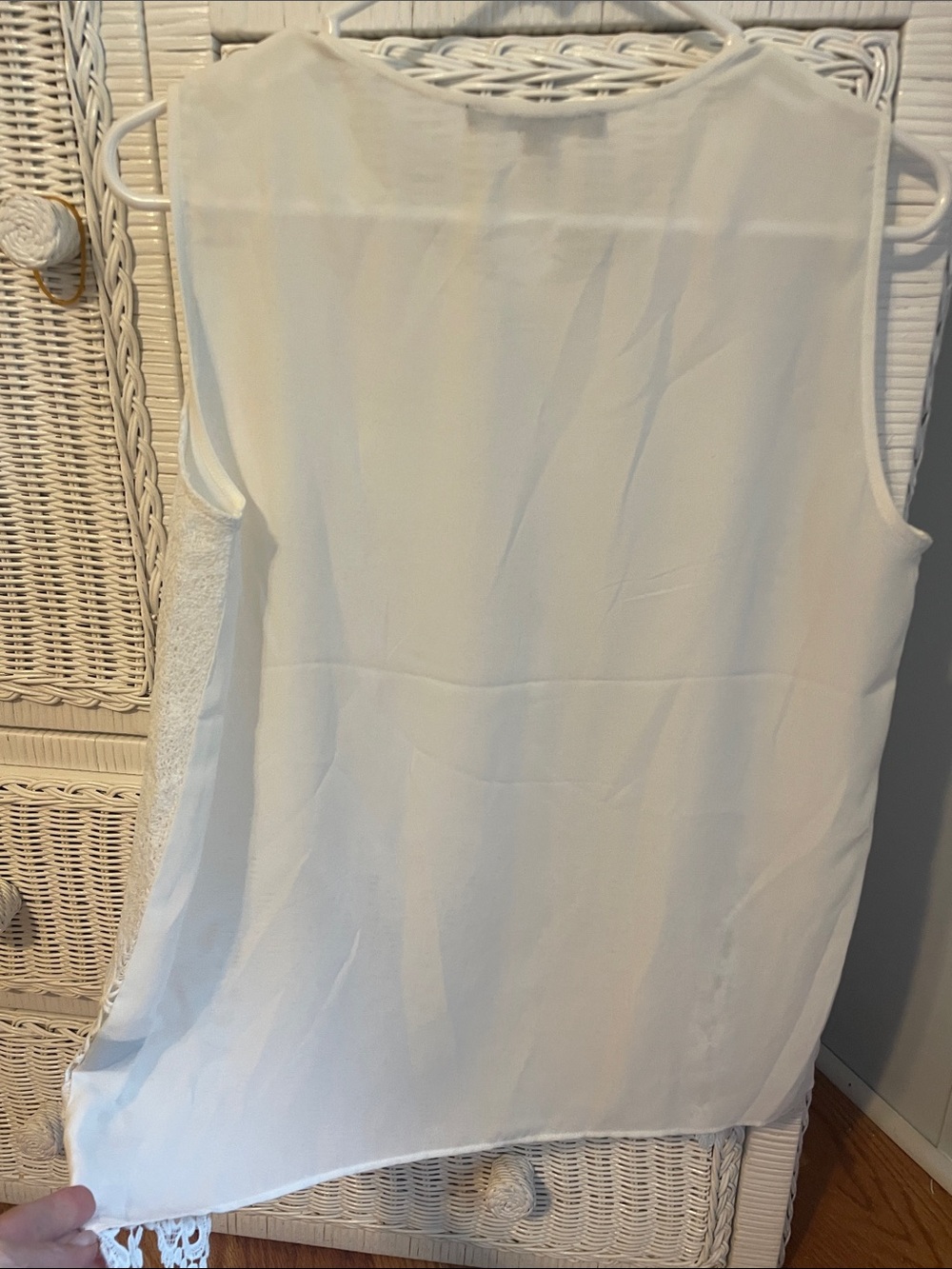 Harve Benard Ivory Lace-Hem Sleeveless Tank - Picture 4 of 7